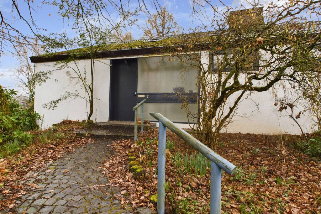 Immoprofis365 GmbH - 301 - Warstein - Zweifamilienhaus mit Einliegerwohnung