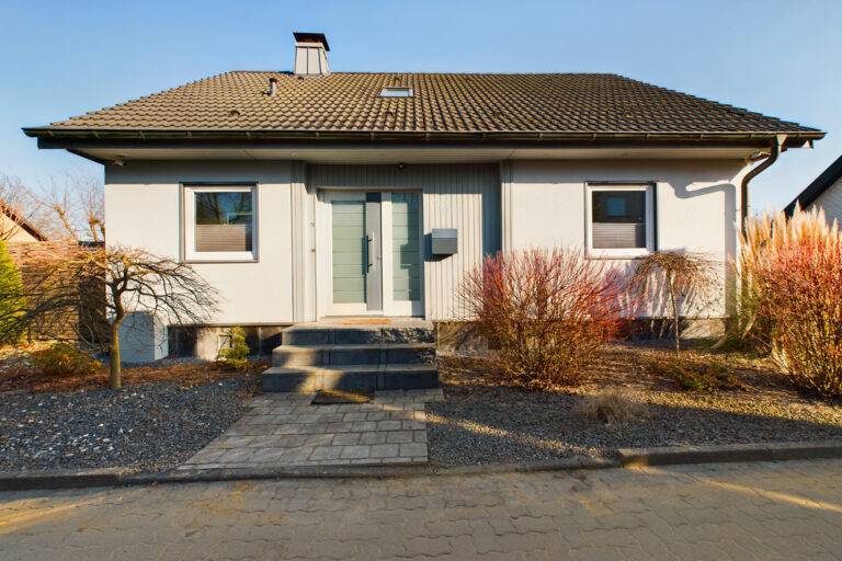 Immoprofis365 GmbH: Objekt-ID - Einfamilienhaus Bad Sassendorf