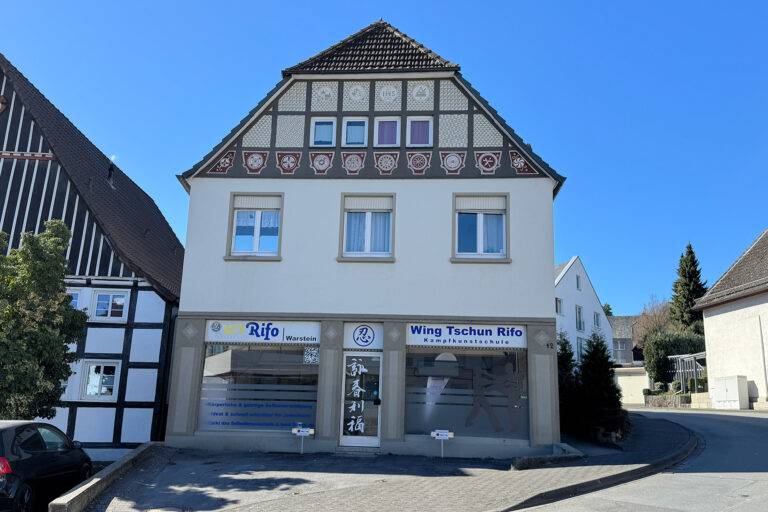 Immoprofis365 GmbH: Objekt-ID - Zweifamilienhaus mit Ladengeschäft und Schreinerei in Warstein