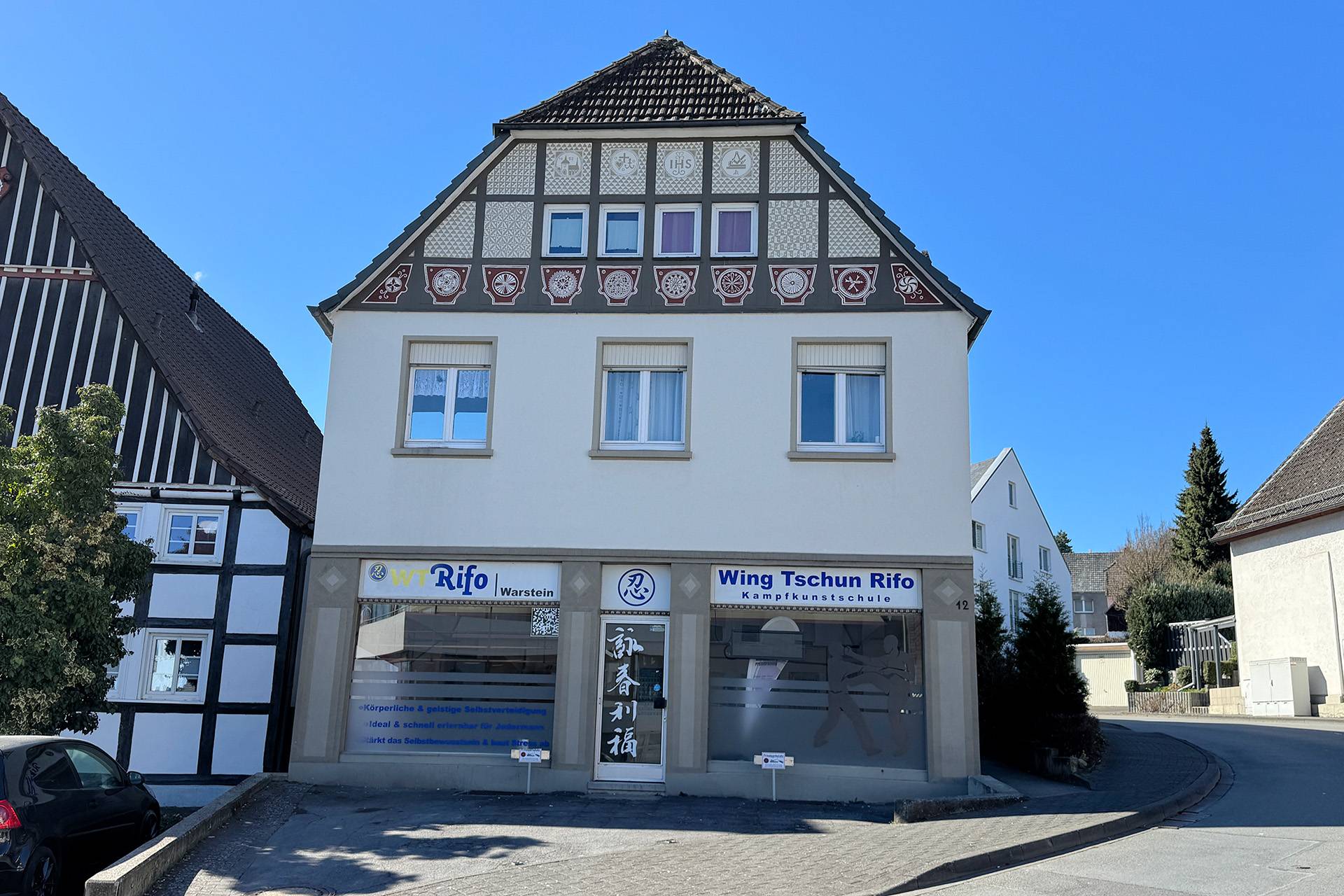 Immoprofis365 GmbH: Objekt-ID - Zweifamilienhaus mit Ladengeschäft und Schreinerei in Warstein