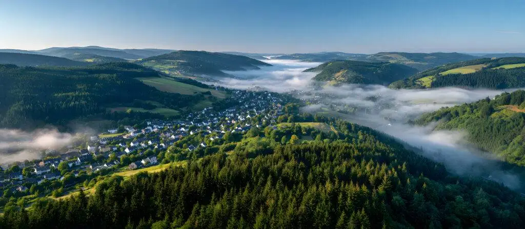 Das Sauerland im Morgennebel | Immobilienmakler Sauerland - Immoprofis365