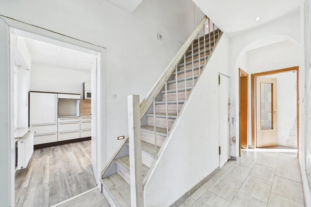 Immoprofis365 GmbH - Einfamilienhaus mit Garten und Kaminofen in Warstein–Belecke