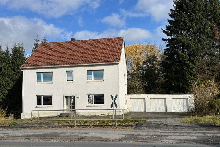 Immoprofis365 GmbH - Zweifamilienhaus in Warstein–Belecke