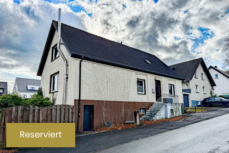 Immoprofis365 GmbH - Einfamilienhaus mit Garten und Kaminofen in Warstein–Belecke