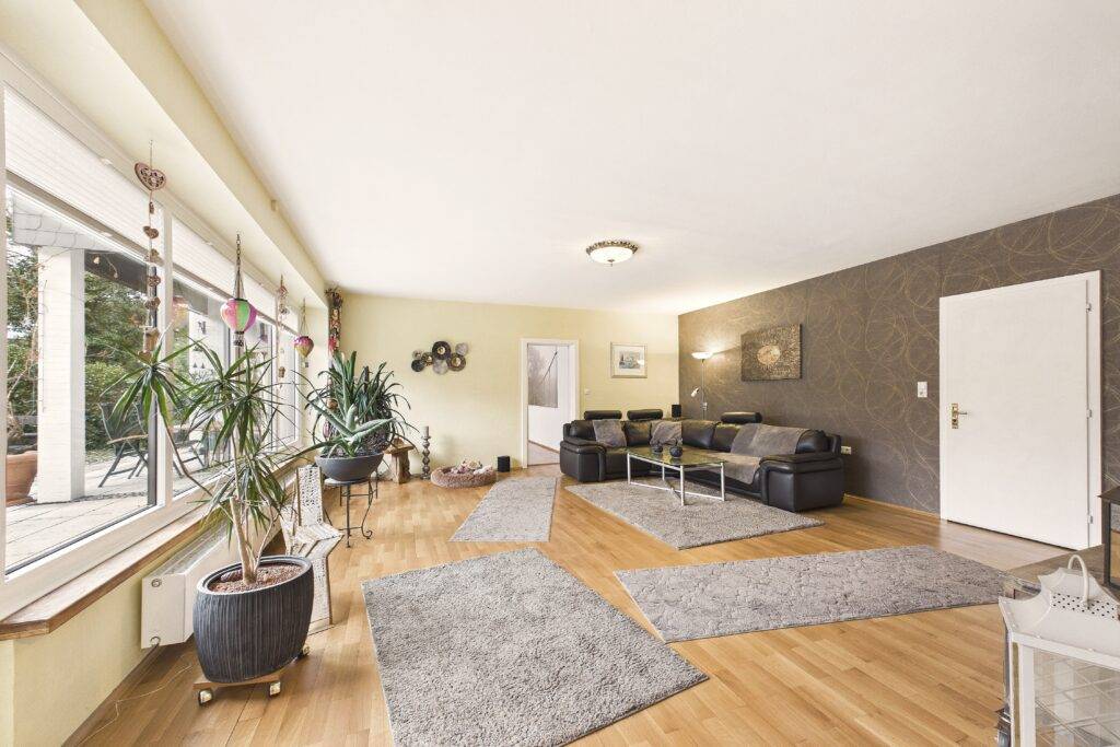 CAM03586G0-PR0076-STILL005