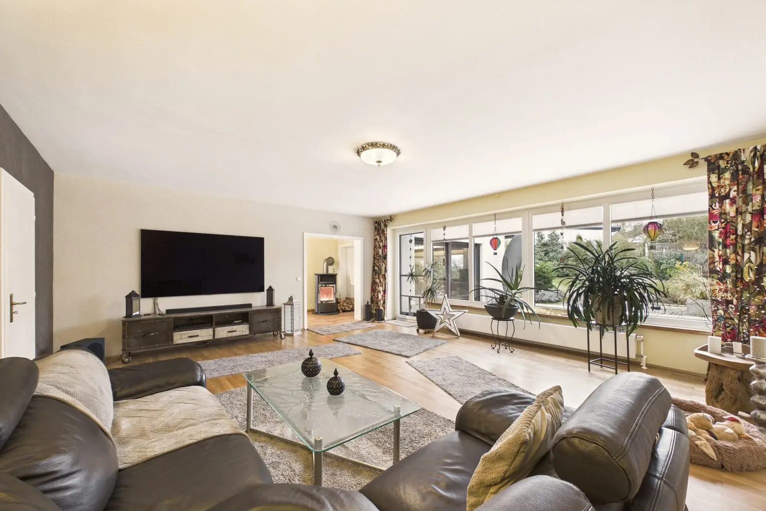 Immoprofis365 GmbH: Warstein-Einfamilienhaus-Pool