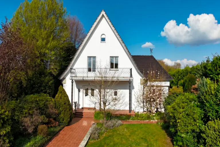 Immoprofis365 GmbH: Warstein-Stadtvilla-verträumt